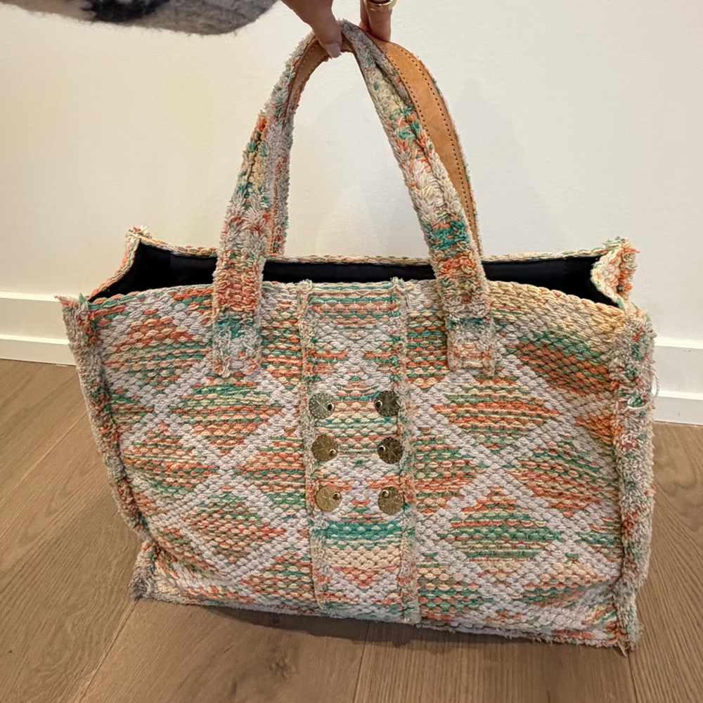 Kooreloo Tote Bag